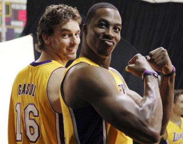 师徒重聚，阿隆索与维尔茨赛后拥抱致意，后者赠出比赛球衣（师徒再会，阿隆索赛后与维尔茨相拥，维尔茨赠球衣致意）