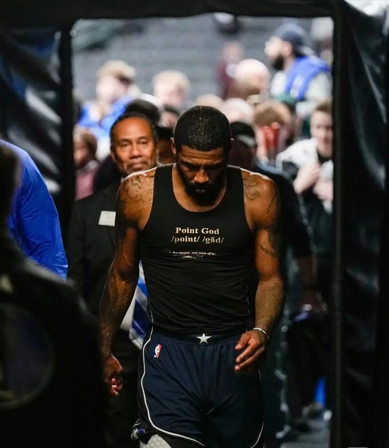 费耶诺德筹划将现有主场升级为下沉式球场，预计能容纳5.6万人（费耶诺德拟将现主场改造为下沉式球场，预计可容纳约5.6万人）