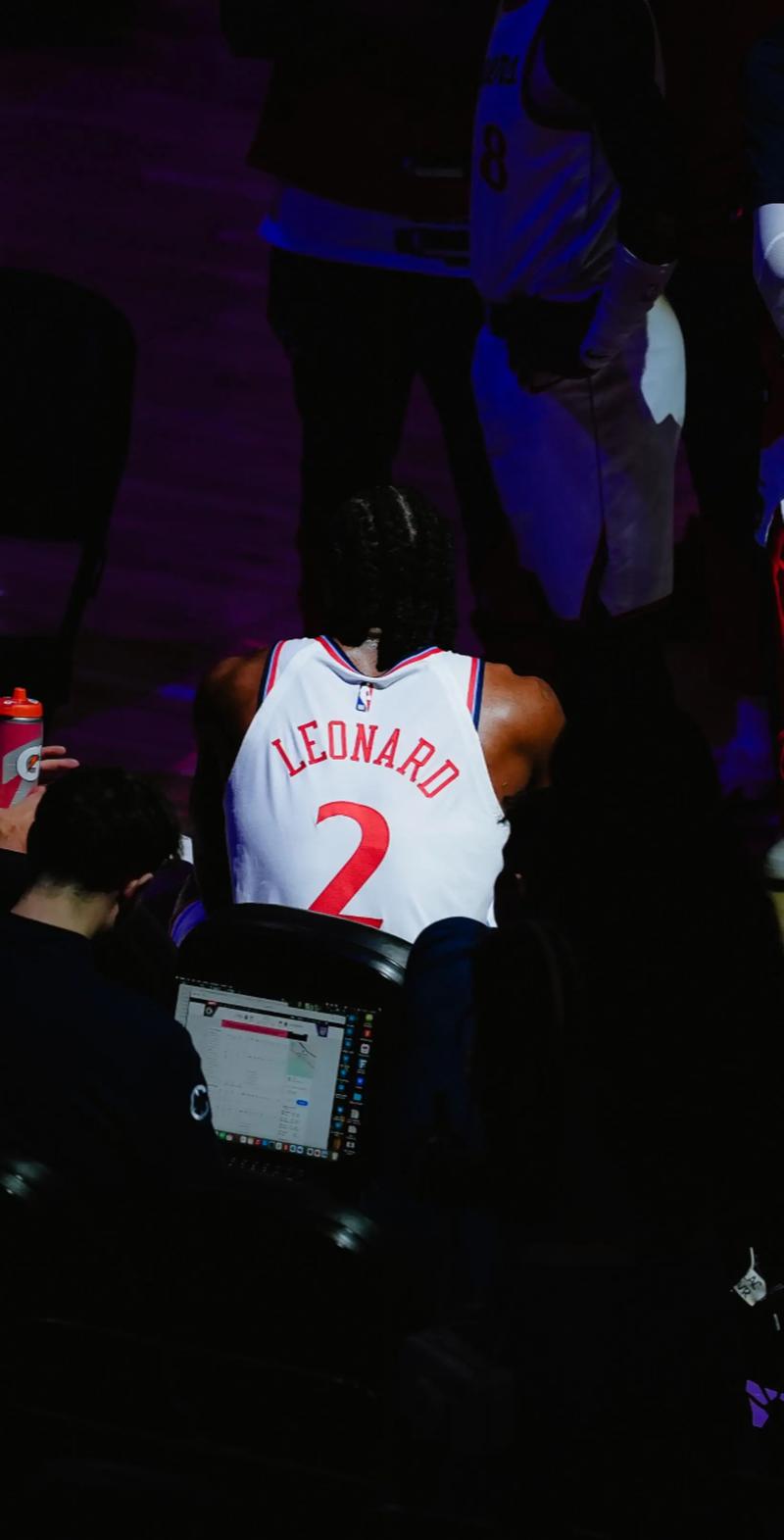 他真把足球踢成艺术了（他用脚步谱写足球的艺术）