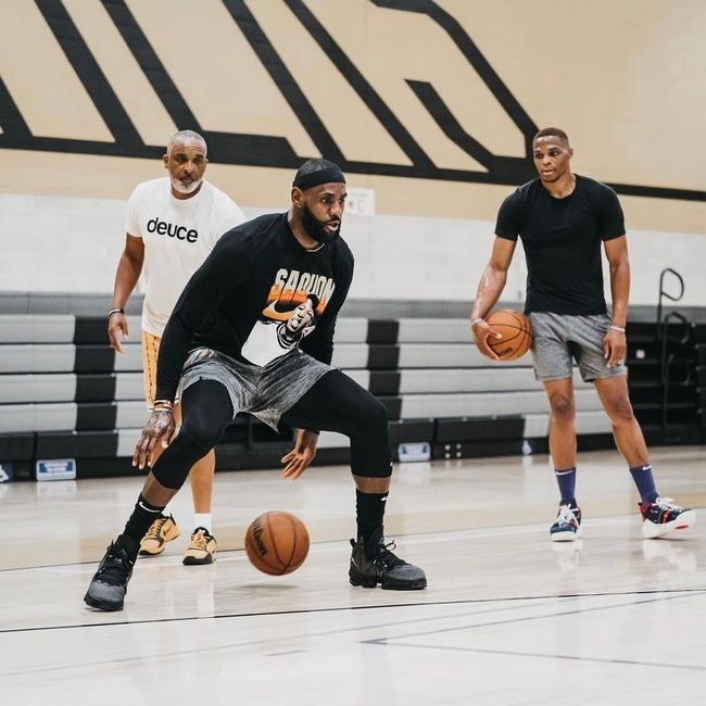 上海女排直落三局淘汰河南女排，朱婷遗憾止步八强（上海女排3-0完胜河南，朱婷遗憾止步八强）