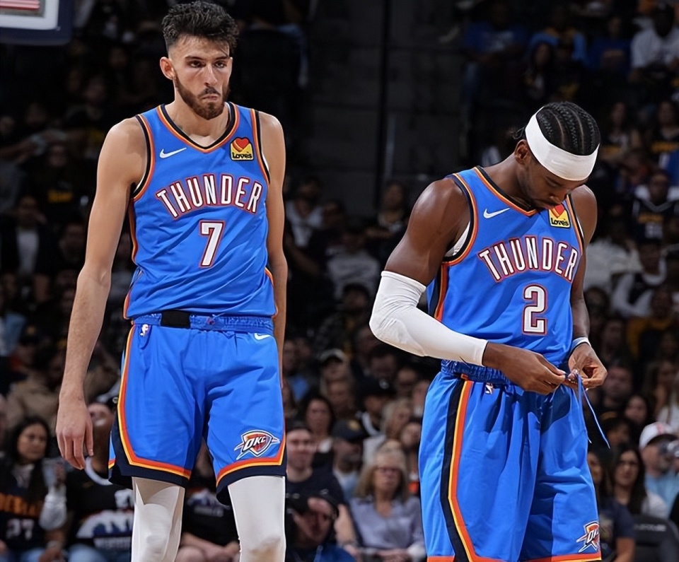 NBA：詹姆斯30+10+8 湖人险胜灰熊（詹姆斯砍下30分10篮板8助攻，湖人险擒灰熊）