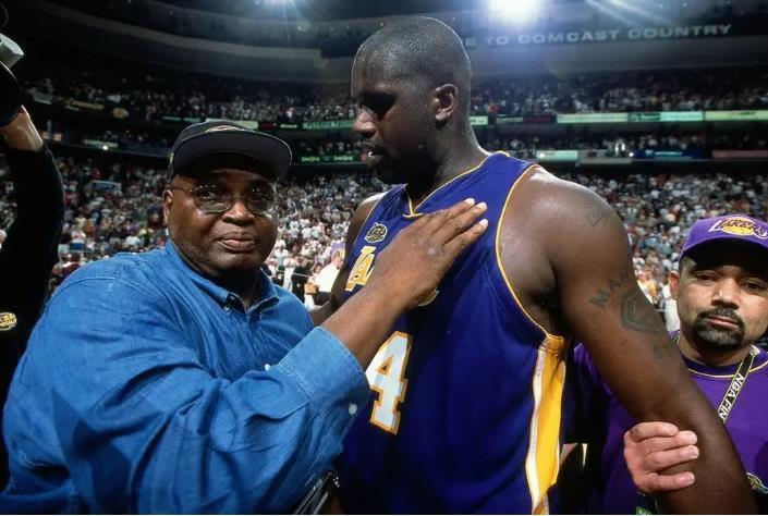 多特年轻前锋一战成名（多特新星前锋一战打响名号）