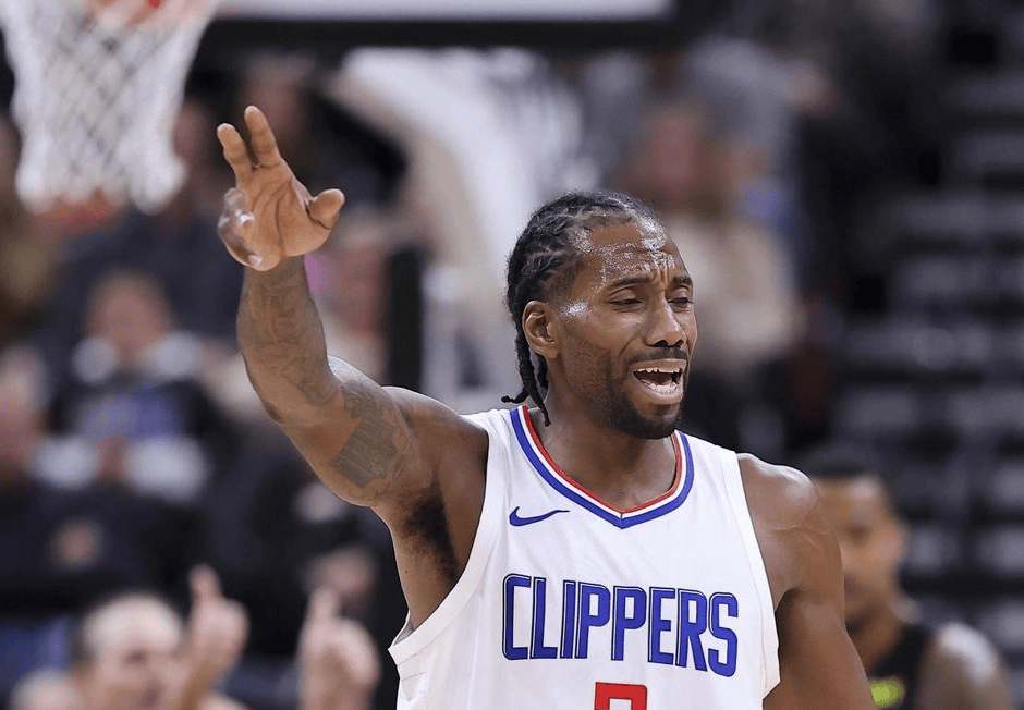 球星连续抢下关键篮板（核心球员连摘关键篮板）