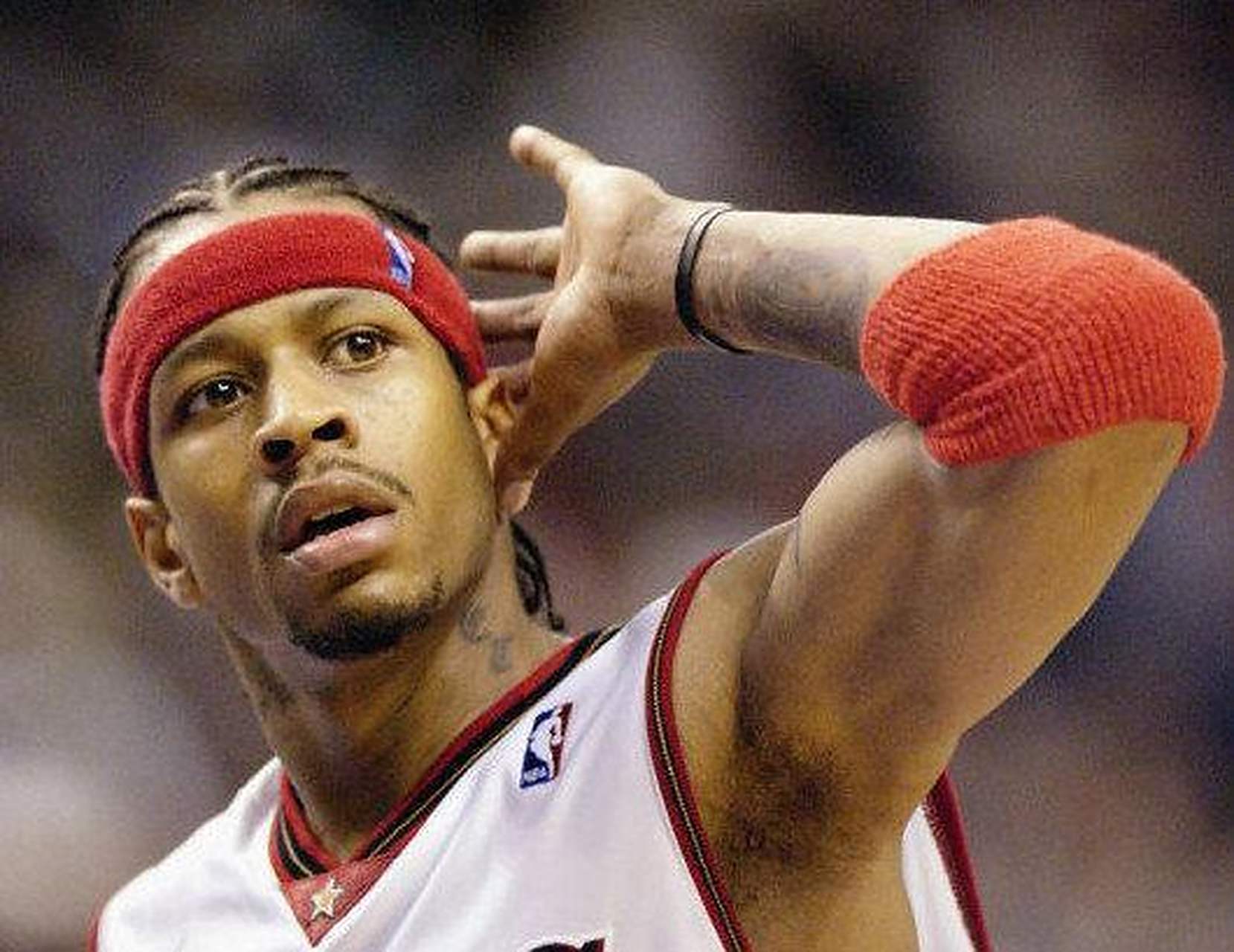 CBA：福建队绝杀北控 球迷沸腾（CBA：福建压哨绝杀北控，球迷狂欢）