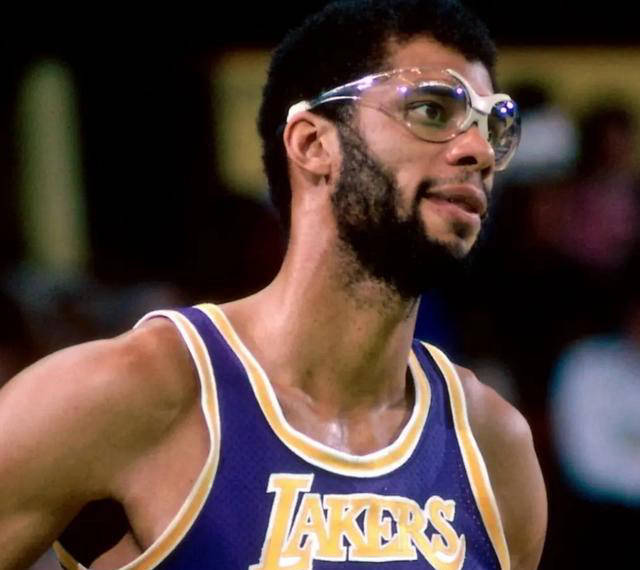 韩媒曝申裕斌总决赛将复出：膝伤未愈为世排带伤鏖战 盼冲击新纪录（韩媒称申裕斌将于总决赛复出：膝伤未愈仍为世界排名带伤拼战，力争再刷新纪录）